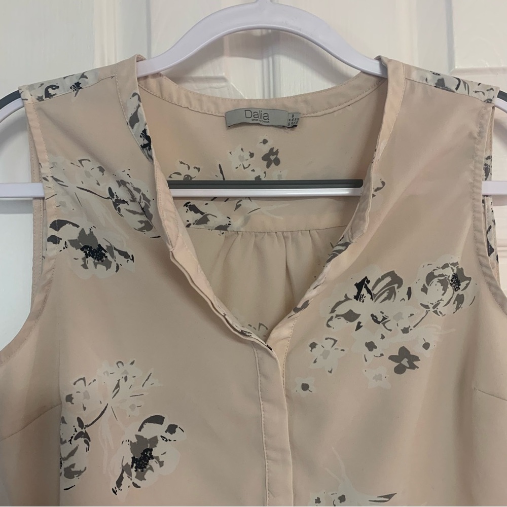 Random Pack of 4 Size M medium or L Large shirts. Business casual styling. - Picture 7 of 12